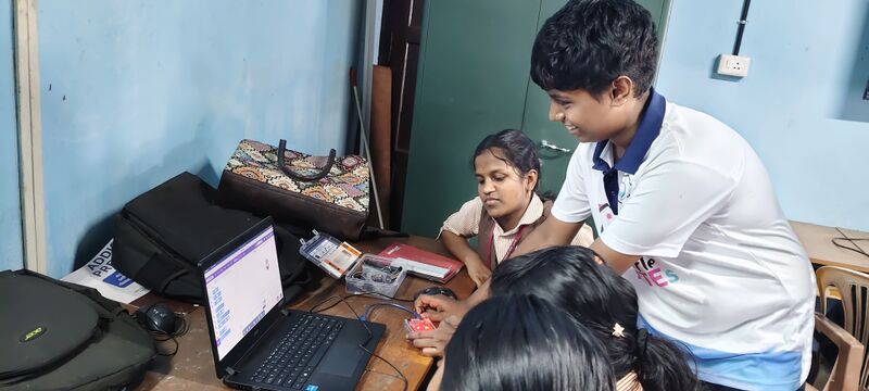 പ്രമാണം:31035-Roboticsclass10-01.jpg