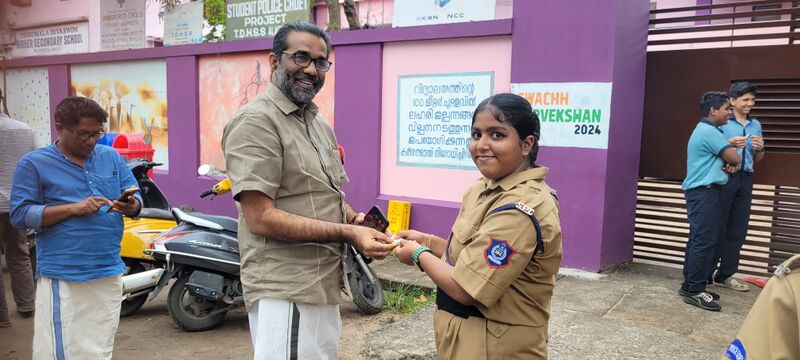 പ്രമാണം:35013 lahari 1.jpg