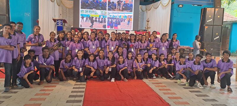 പ്രമാണം:44055 LKuniform.jpg