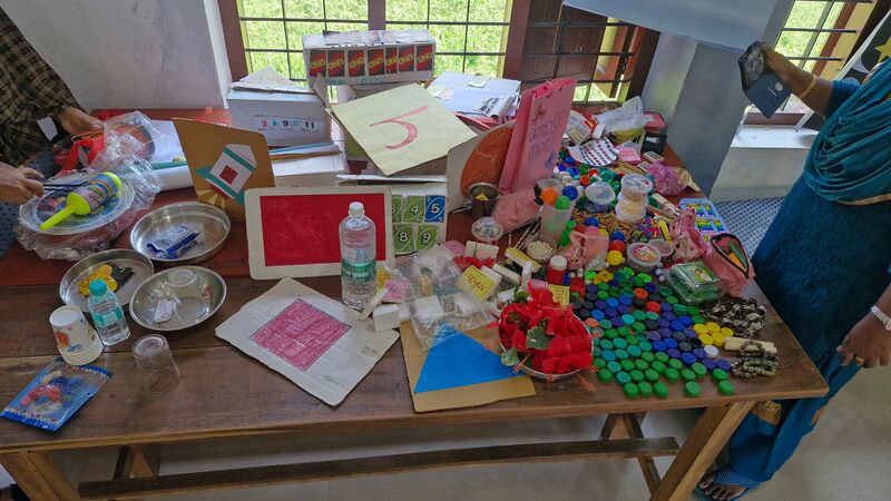 പ്രമാണം:44223 ganitholsavam matterial.jpg