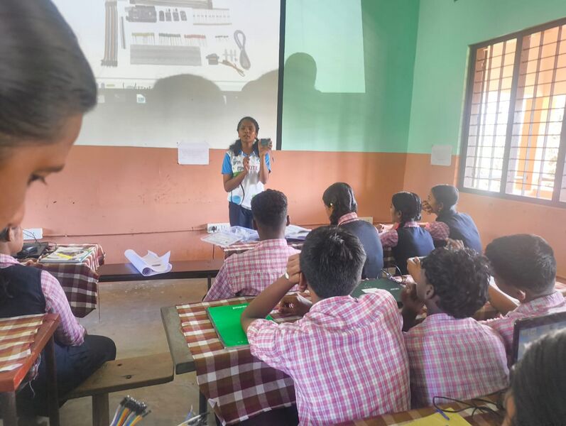 പ്രമാണം:46038 robotics2.jpg