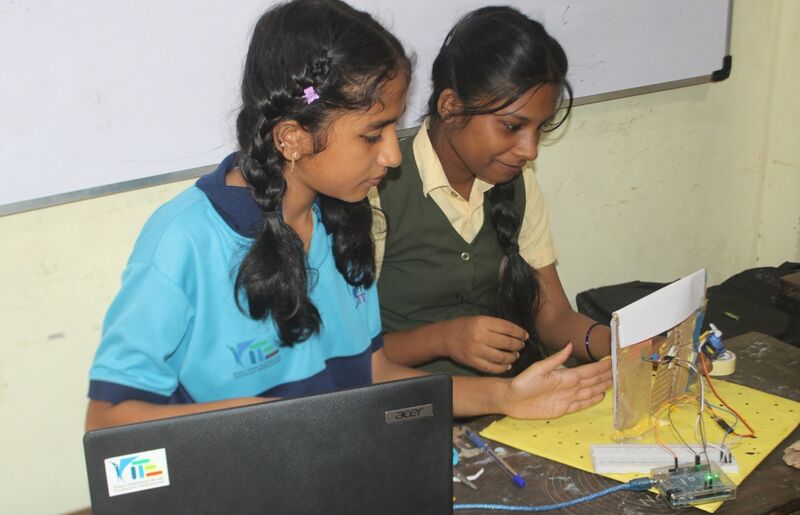 പ്രമാണം:Automatic gate.jpg