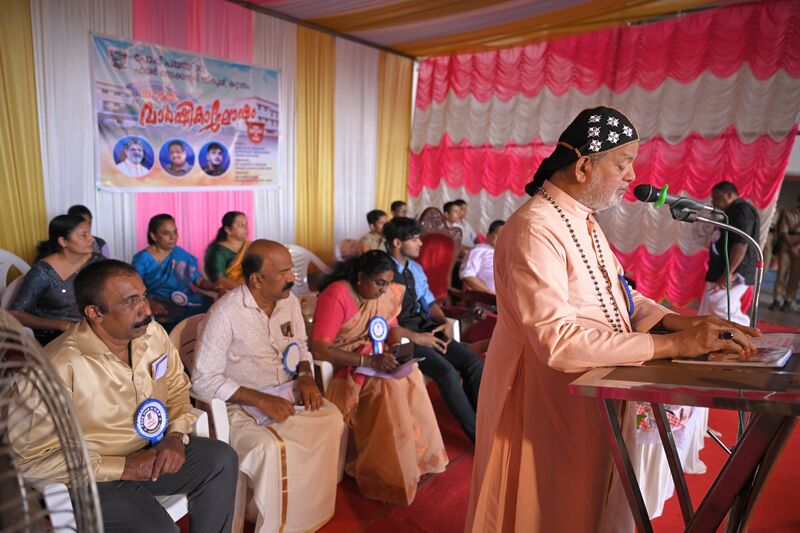 പ്രമാണം:Inaugural Speech.jpg