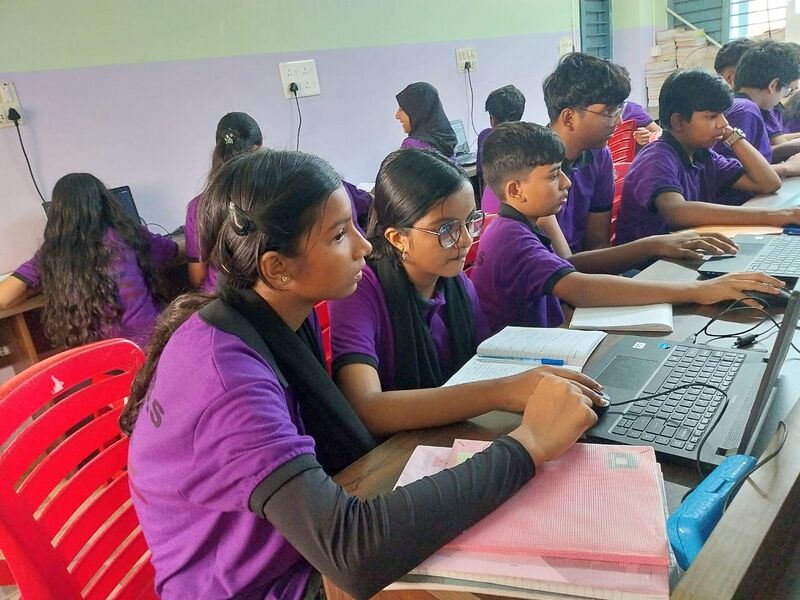 പ്രമാണം:Little kites camp batch 2.jpg