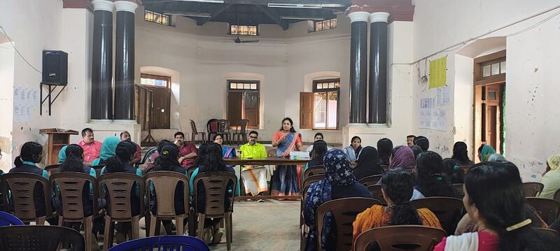 പ്രമാണം:Night class1.jpg