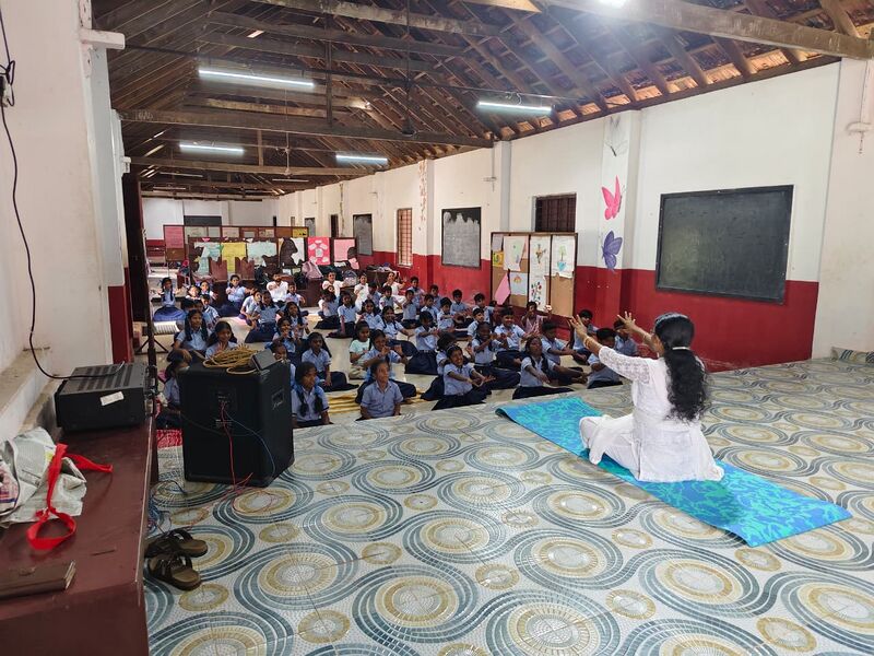 പ്രമാണം:Yoga special.jpg