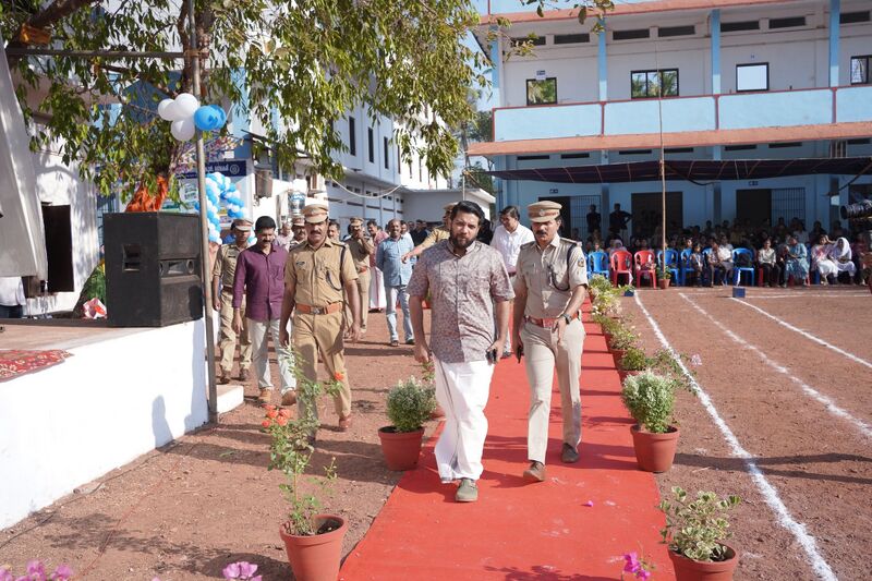 പ്രമാണം:14028 spcpassingout2325 (4).jpg