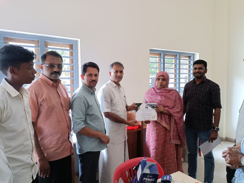 പ്രമാണം:19009-LED REPARING TRAINING FOR PARENTS.jpg