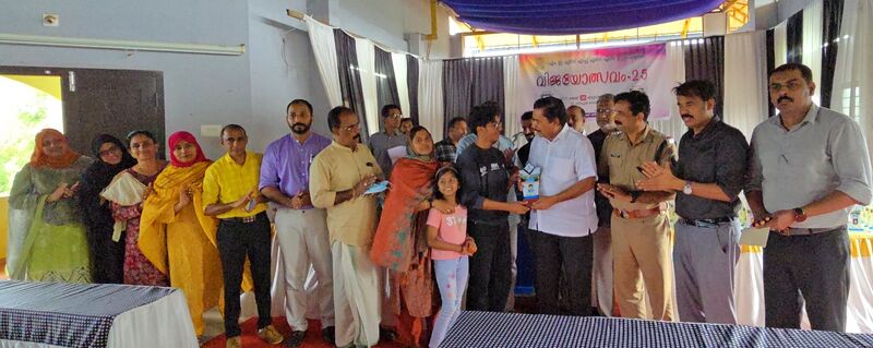 പ്രമാണം:19112-mlp vijayolsavam 4.jpg