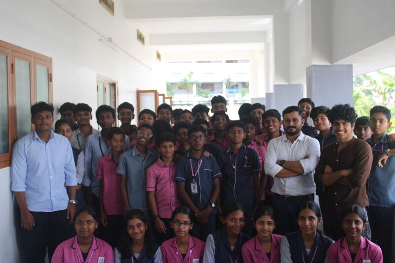 പ്രമാണം:28041 EKM Robotics Class SEP 6 2025.JPG
