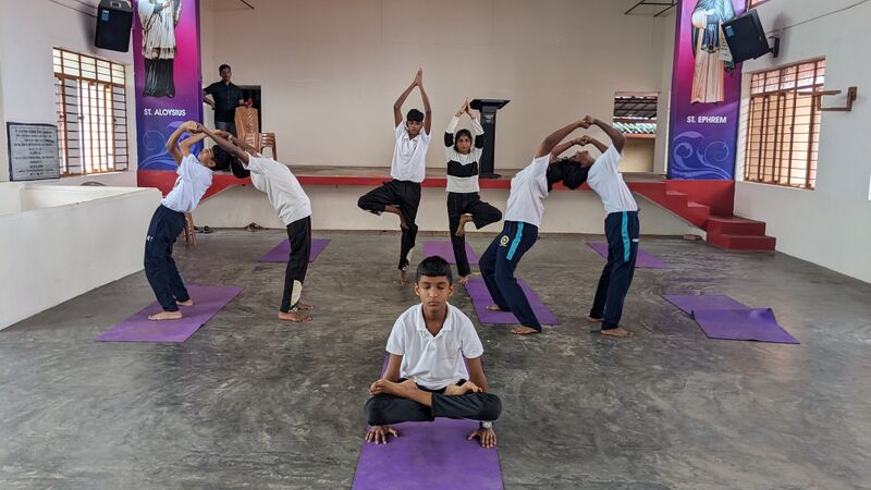 പ്രമാണം:35056 YOGADAY2.jpeg