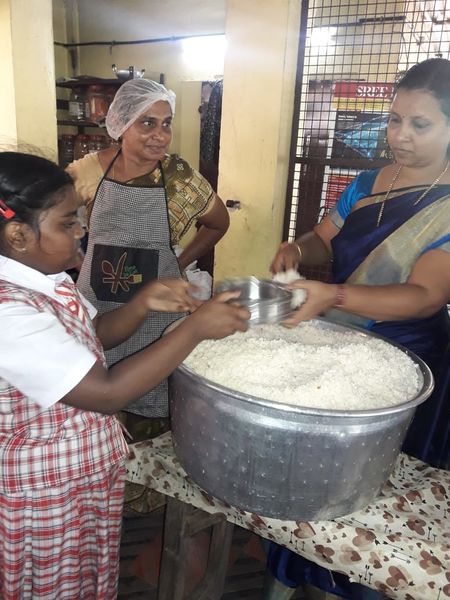 പ്രമാണം:41068 noon meal.jpg