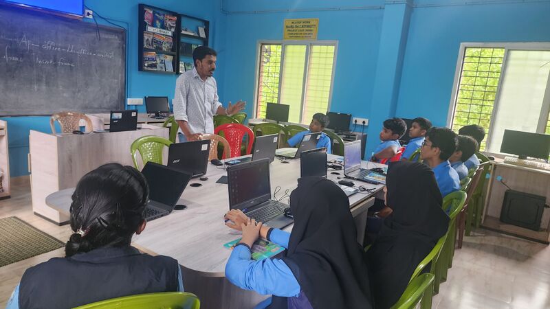 പ്രമാണം:47045-hitech 4.jpg