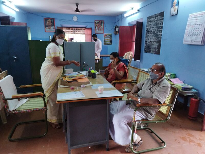 പ്രമാണം:BS21 TVM 43214 4.jpg