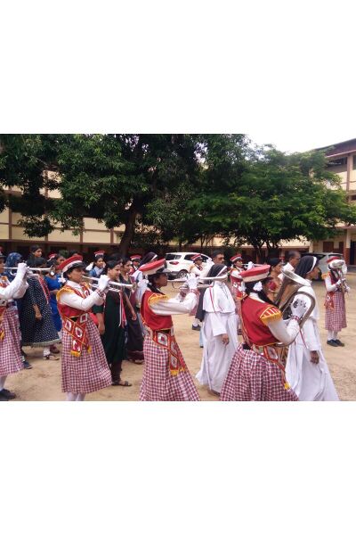 പ്രമാണം:Bandset 3.jpg