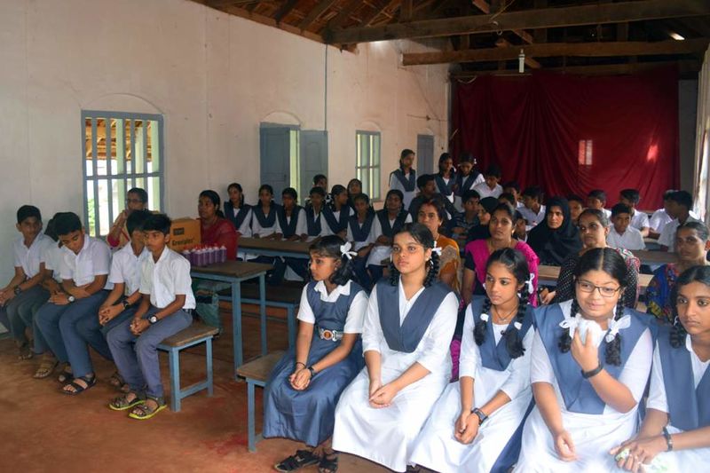 പ്രമാണം:Kadambur poultry002.jpg