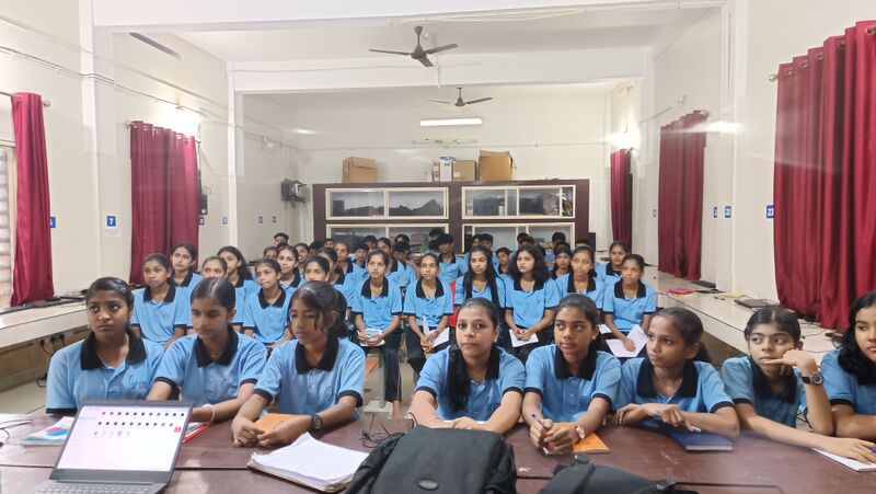 പ്രമാണം:16041 lk school camp 1.jpg