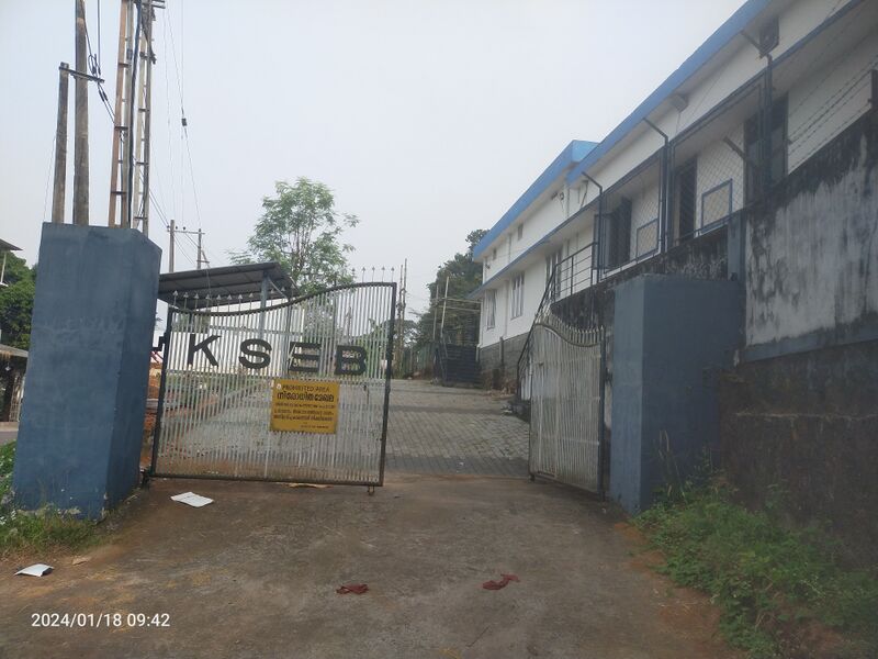 പ്രമാണം:18069 Edavanna KSEB.jpg