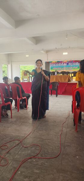 പ്രമാണം:21060-khs june2 councilling class 2.jpeg