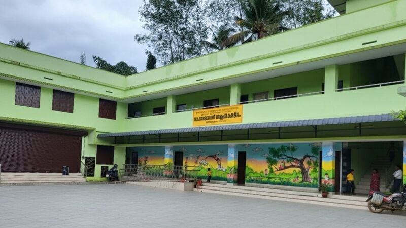 പ്രമാണം:23204 -schoolpic.jpg