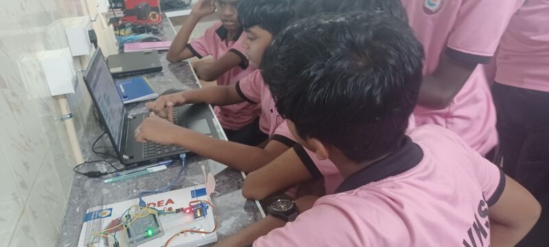 പ്രമാണം:36039-lk priliminary-camp robotics.jpg