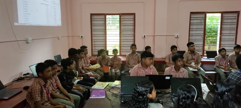 പ്രമാണം:39042 LK camp(1).jpeg