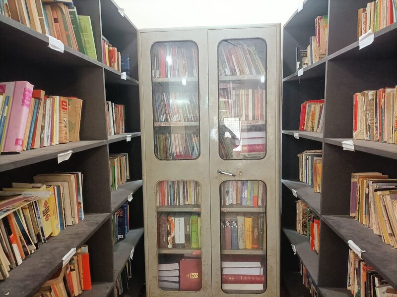 പ്രമാണം:42020 library.jpg