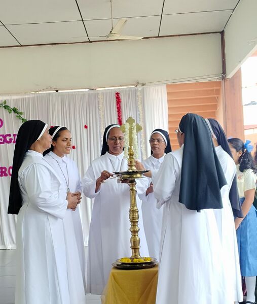 പ്രമാണം:43048-Reopeningday.jpg