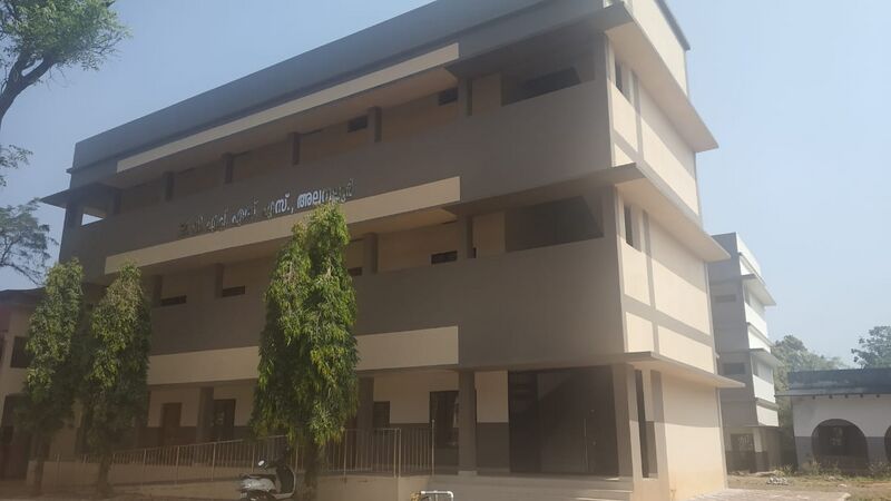 പ്രമാണം:Alanallur school 3.jpeg