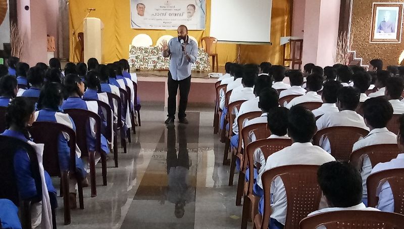 പ്രമാണം:Class 32.jpg