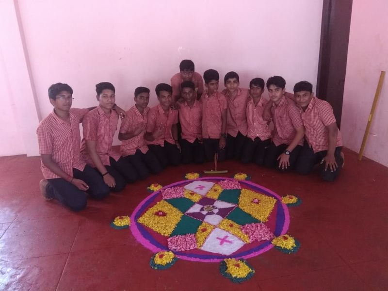 പ്രമാണം:ഗണിത പൂക്കളം 4.jpeg