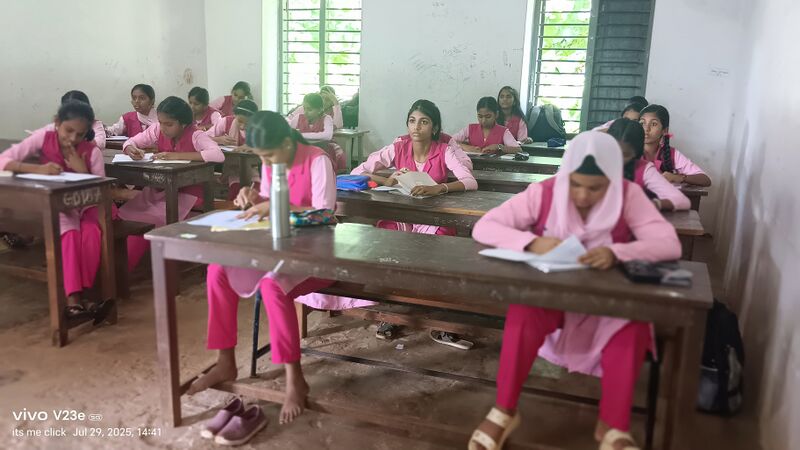 പ്രമാണം:11006 Vangmayam preeksha.jpg