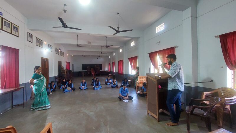 പ്രമാണം:11010 Quiz competition 3.jpeg