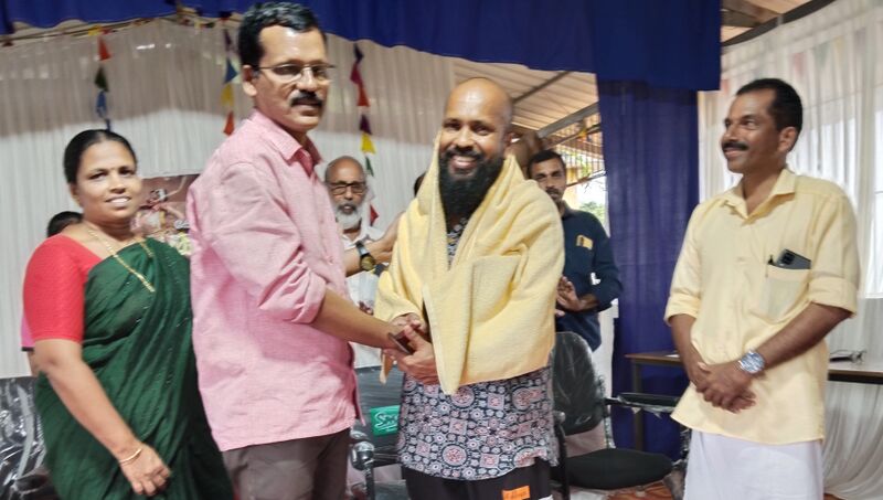 പ്രമാണം:11073 kalo24 2.jpg