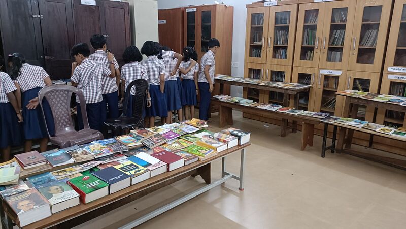 പ്രമാണം:12031-GHSS KUTTAMATH- pustaka nokunnu.jpg