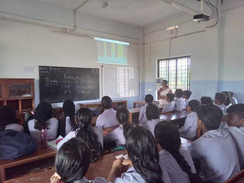പ്രമാണം:13035 hightech classroom.jpeg