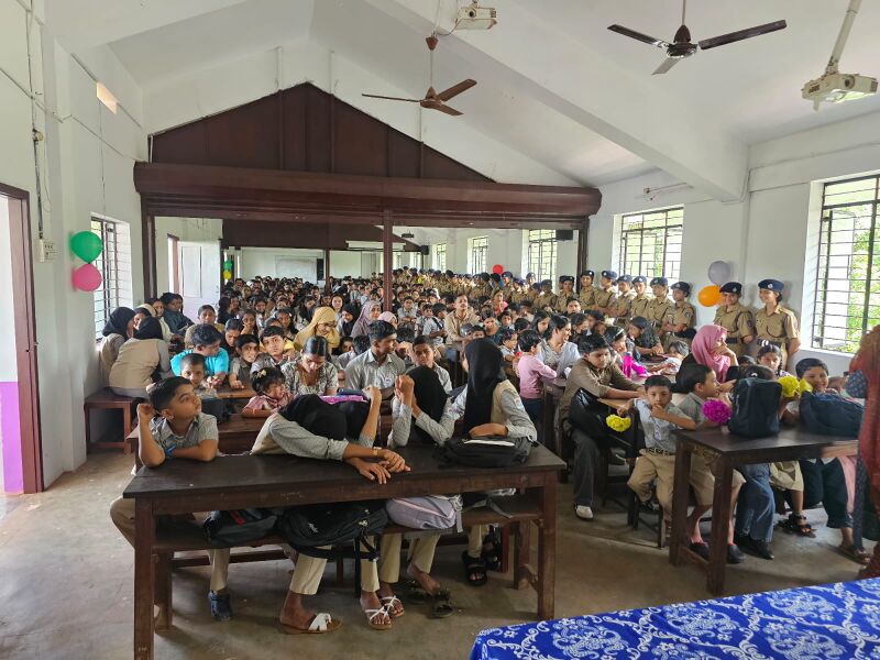 പ്രമാണം:14019- PRAVESHANOLSAVAM1.jpeg