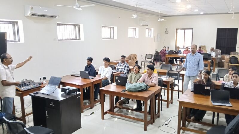 പ്രമാണം:170001 Precamp Programming 24-27 batch.jpg
