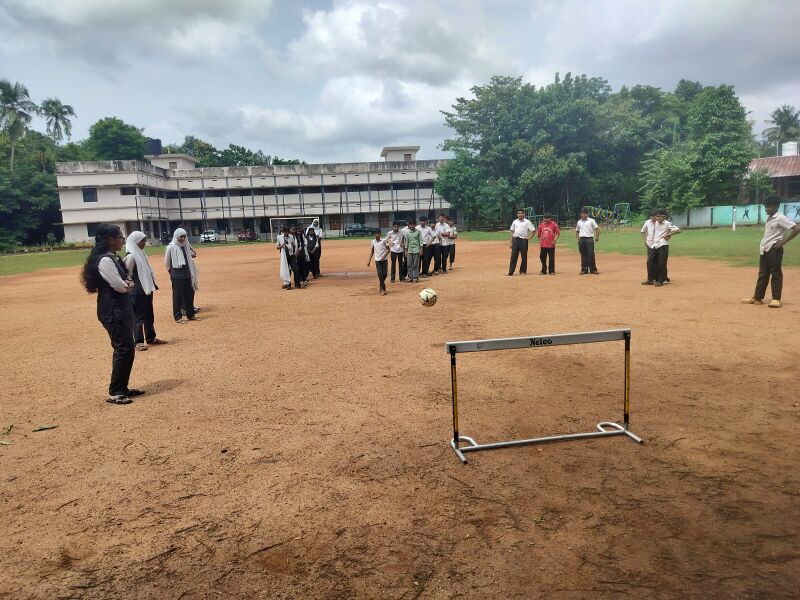 പ്രമാണം:25004-EKM-GOAL2026-Goal kick1.jpg