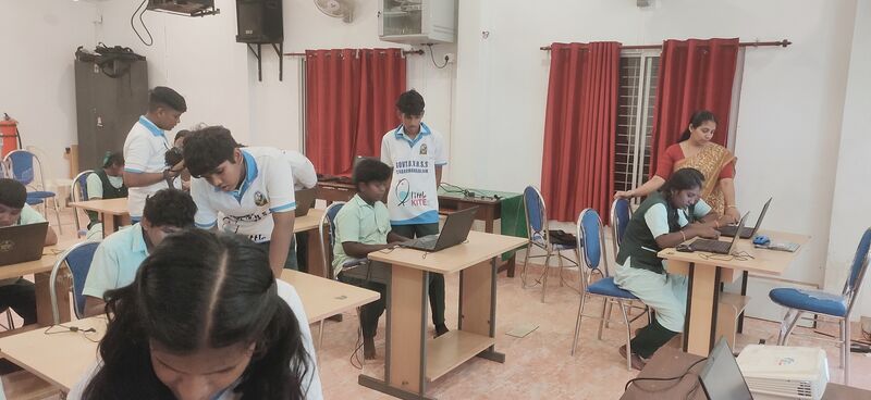 പ്രമാണം:34013lkcomp trg24b.jpg