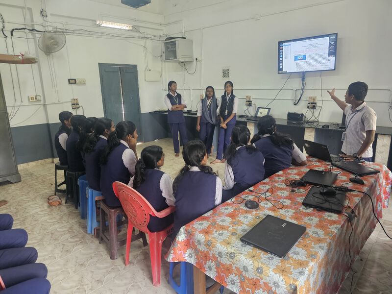 പ്രമാണം:46063-AI training.jpg