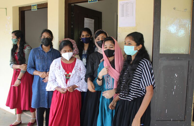 പ്രമാണം:BS21 WYD 15006 4.jpg