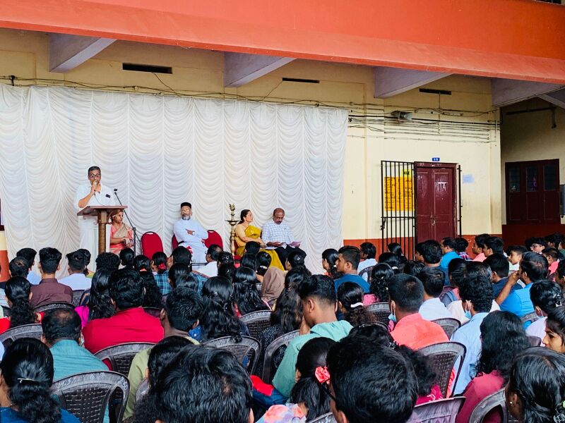 പ്രമാണം:Class 11 Opening Day 6.jpg