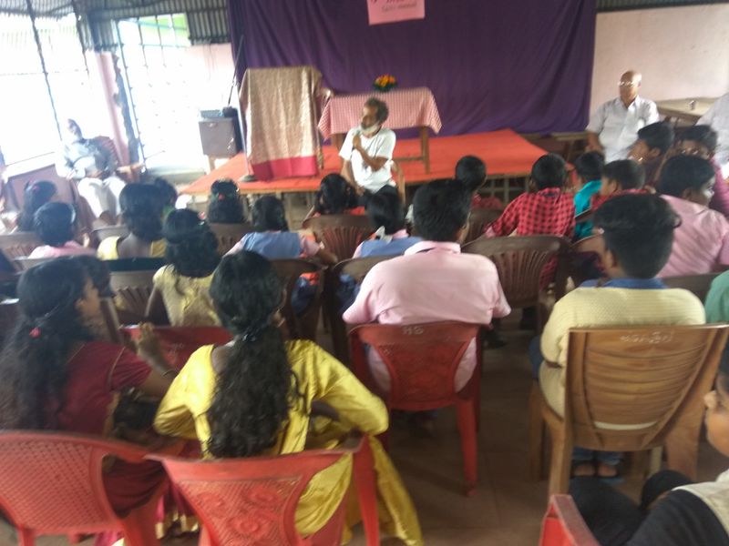 പ്രമാണം:Igoppallann adatt.jpg