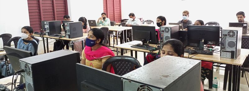 പ്രമാണം:Wikimjr trng2.jpg