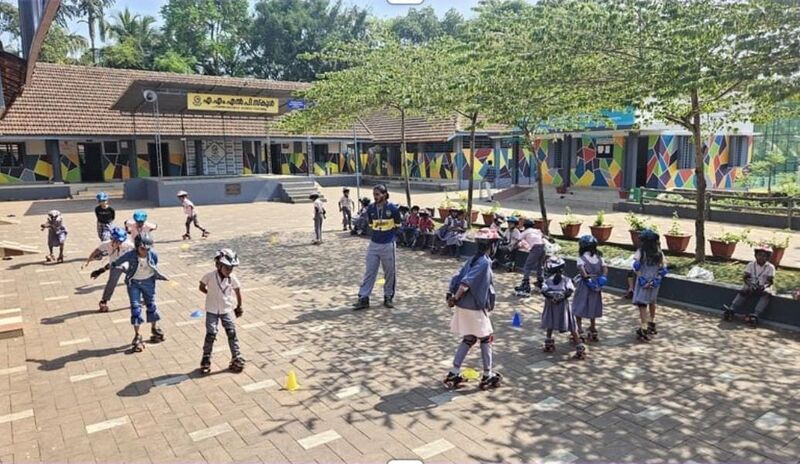 പ്രമാണം:19843-AMLPS PADINJAREKARA SCATING.jpg