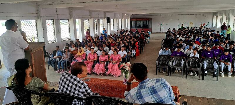 പ്രമാണം:21060 khs sent off 1.jpg