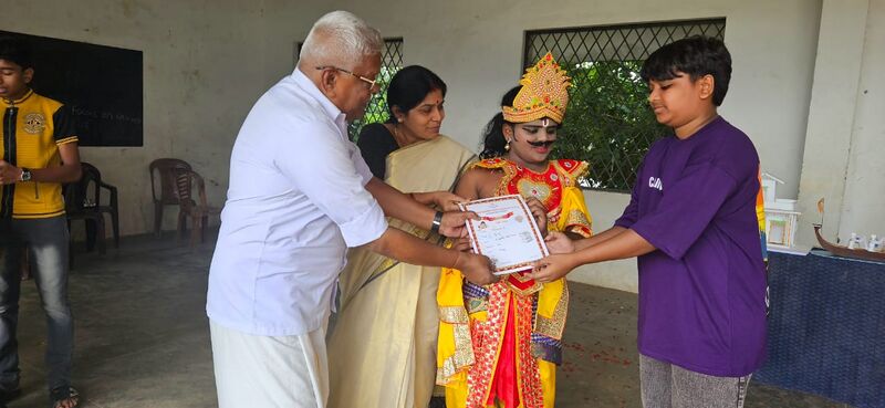 പ്രമാണം:21060 khss onam1.jpg