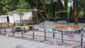 21734 OUTDOOR PLAY AREA .jpg