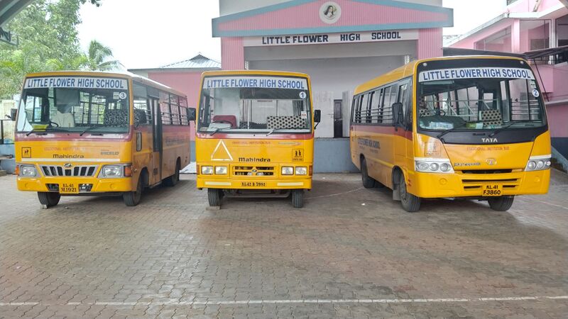 പ്രമാണം:25105 schoolbus.jpg